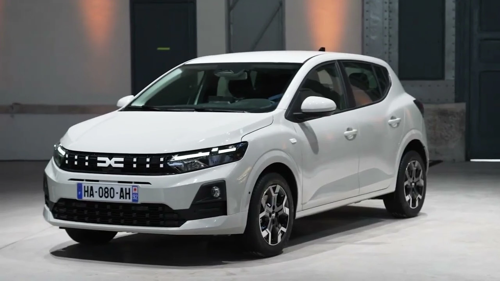 Uygun Fiyatlı Yeni Hibrit Model: Sandero Hybrid Geliyor