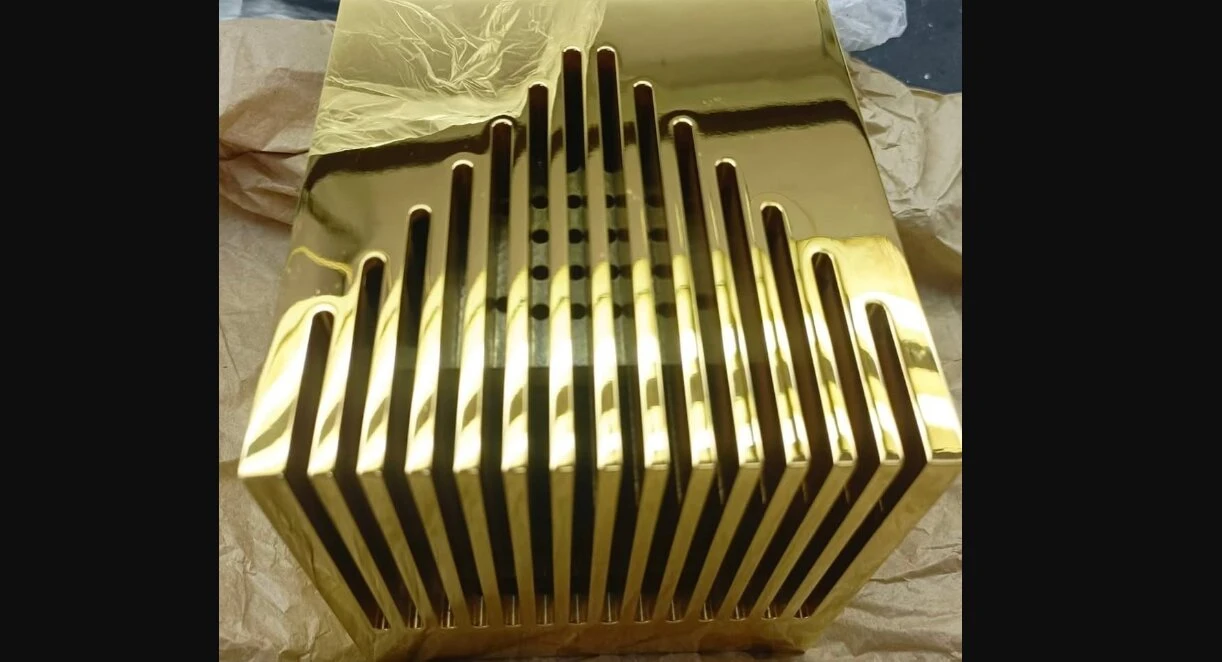 24-karat-altin-kaplamali-fansiz-pc-uretildi-v.webp