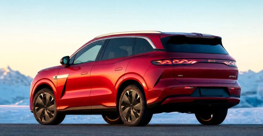 byd-atto-8-duyuruldu-7-koltuklu-yeni-elektrikli-suv-geliyor-v.webp
