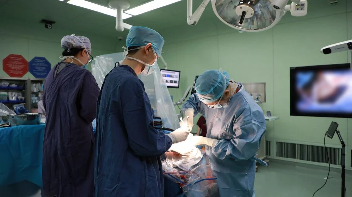 Çin'de Dünyanın İlk Ticari Beyin Çipi İmplantı Gerçekleşti
