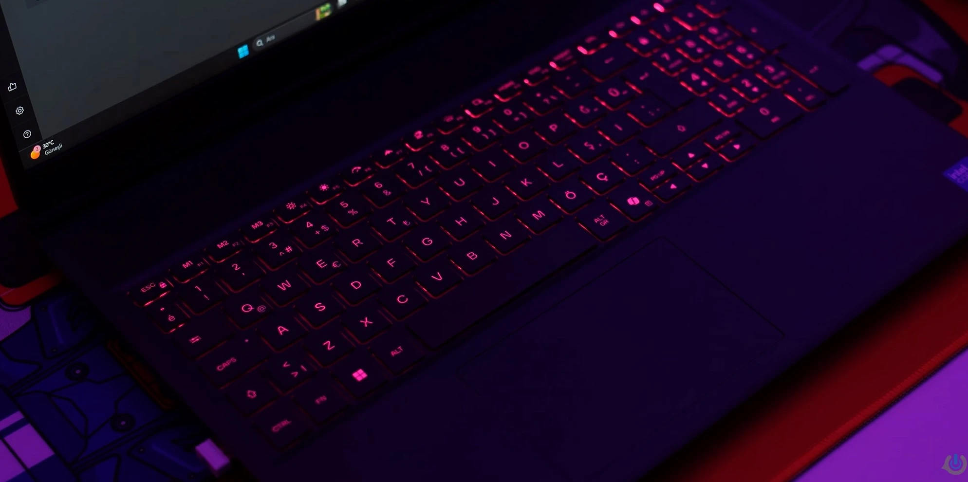 dell-alienware-16x-aurora-ac16251-klavye.webp