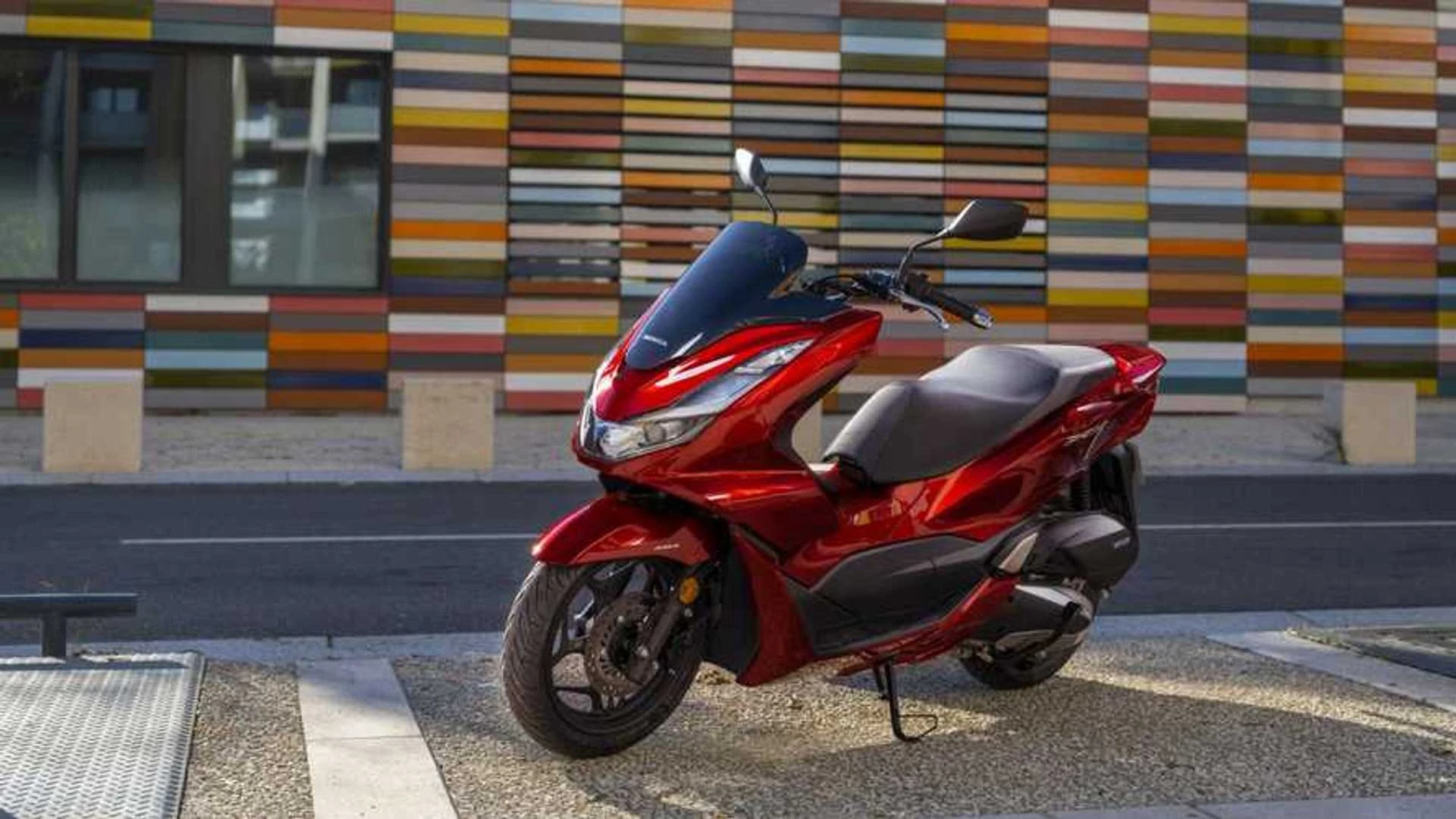 honda-pcx125-2.webp