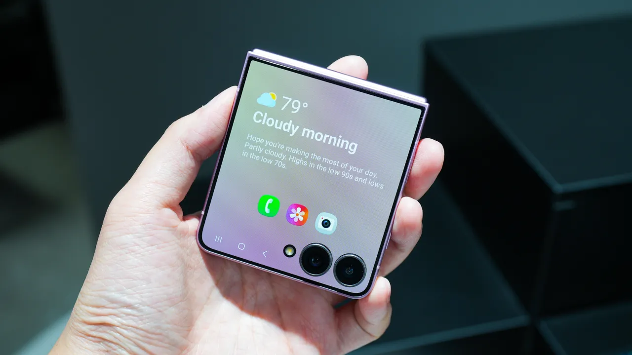 Samsung Galaxy Z Flip 8
