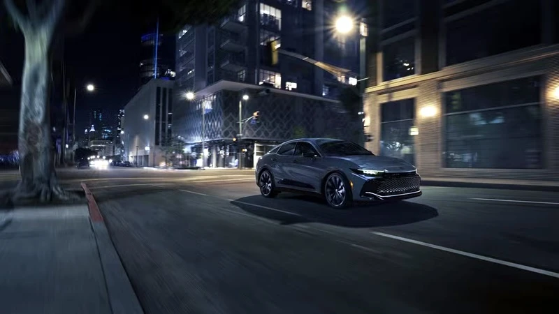 toyota-crown.webp