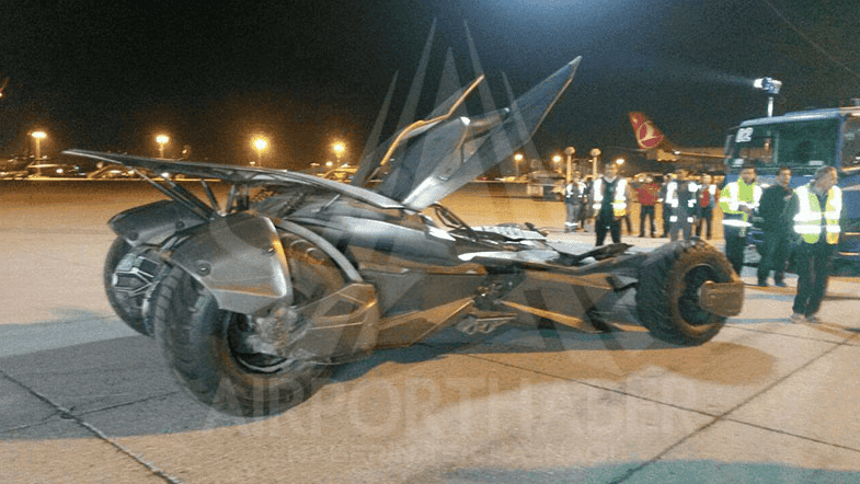 THY Uçağı Batmobile'ı İstanbul'a Getirdi