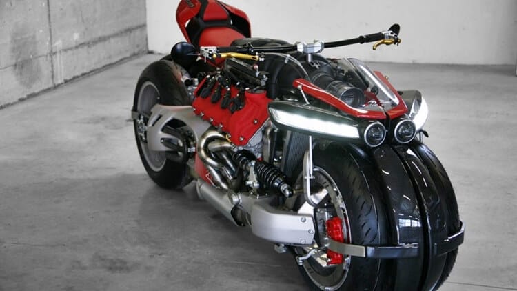 Maserati V8 Motoru Motorsiklete Takılırsa