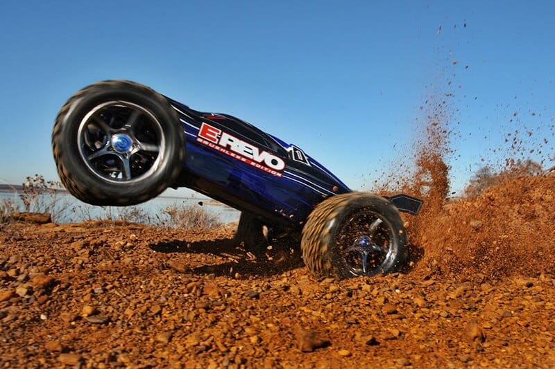 Paskalya Tavşanı: Traxxas E-Revo İle Çekilmiş Efsane Video