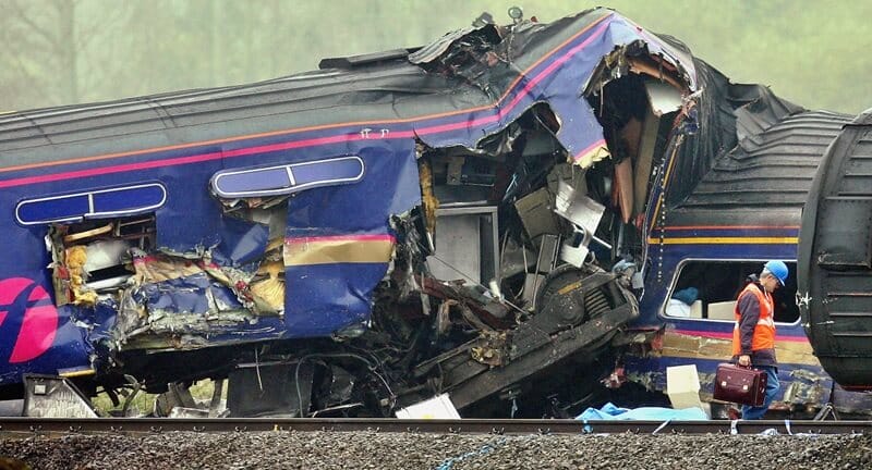 Oyun Oynayan Tren Trafik Kontrolörü Trenleri Kafa Kafaya Çaprıştırdı