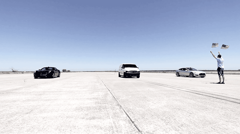 Elektrikli Minibüs Atieva Edna Ferrari 458 ve Nissan GT-R'ı Tokatladı