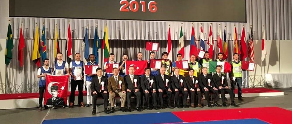 Karabük Üniversitesi Japonya'da yapılan robot yarışmasında dünya birincisi oldu