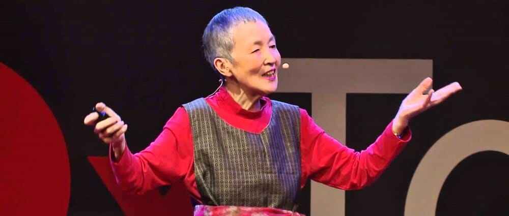 60 yaşında bilgisayar kullanan kadın 81 yaşında uygulama yazdı