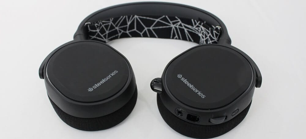 Pürüssüz mikrofonu ile SteelSeries Arctis 5 inclemesi