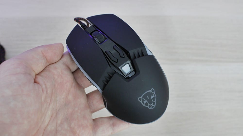 motospeed-v20-gaming-mouse-002.jpg