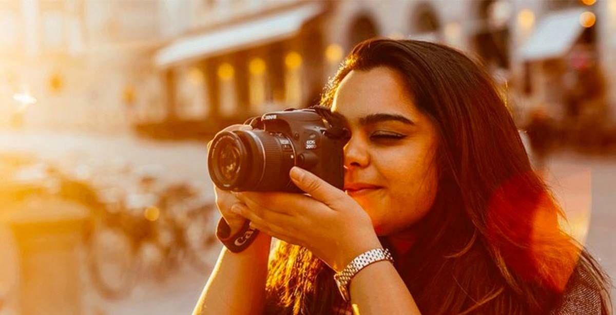 Dünyanın En Hafif D-SLR Makinesi: Canon EOS 200D