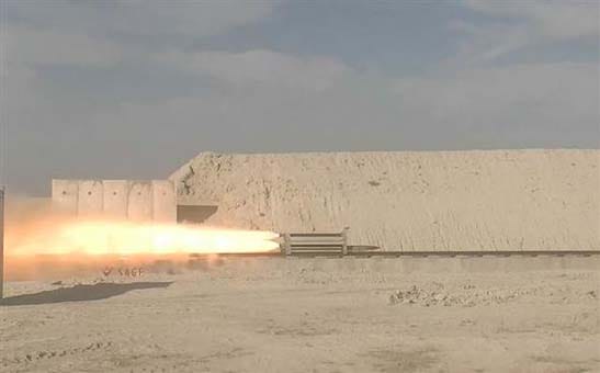 Bir Tonluk Bomba Ses Hızını Aşarak Duvarı Deldi