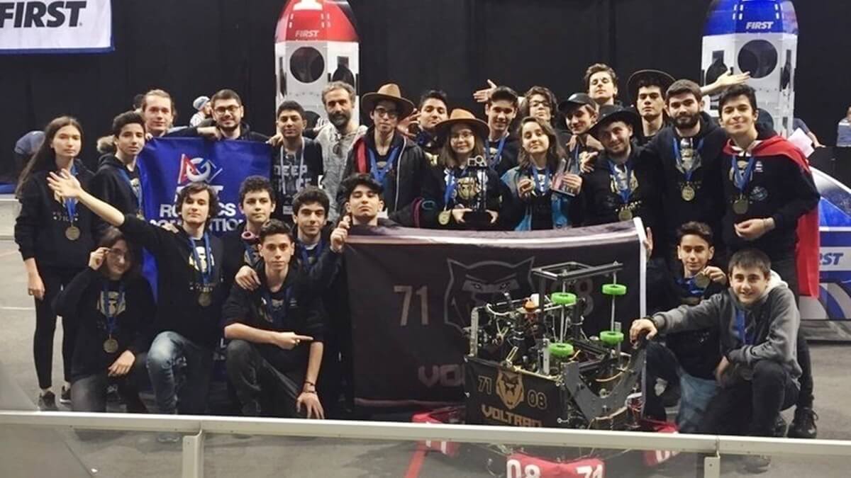 Liseli Kardeşlerimiz Robot Yarışmasında Ülkemizi Dünya'da Temsil Edecek