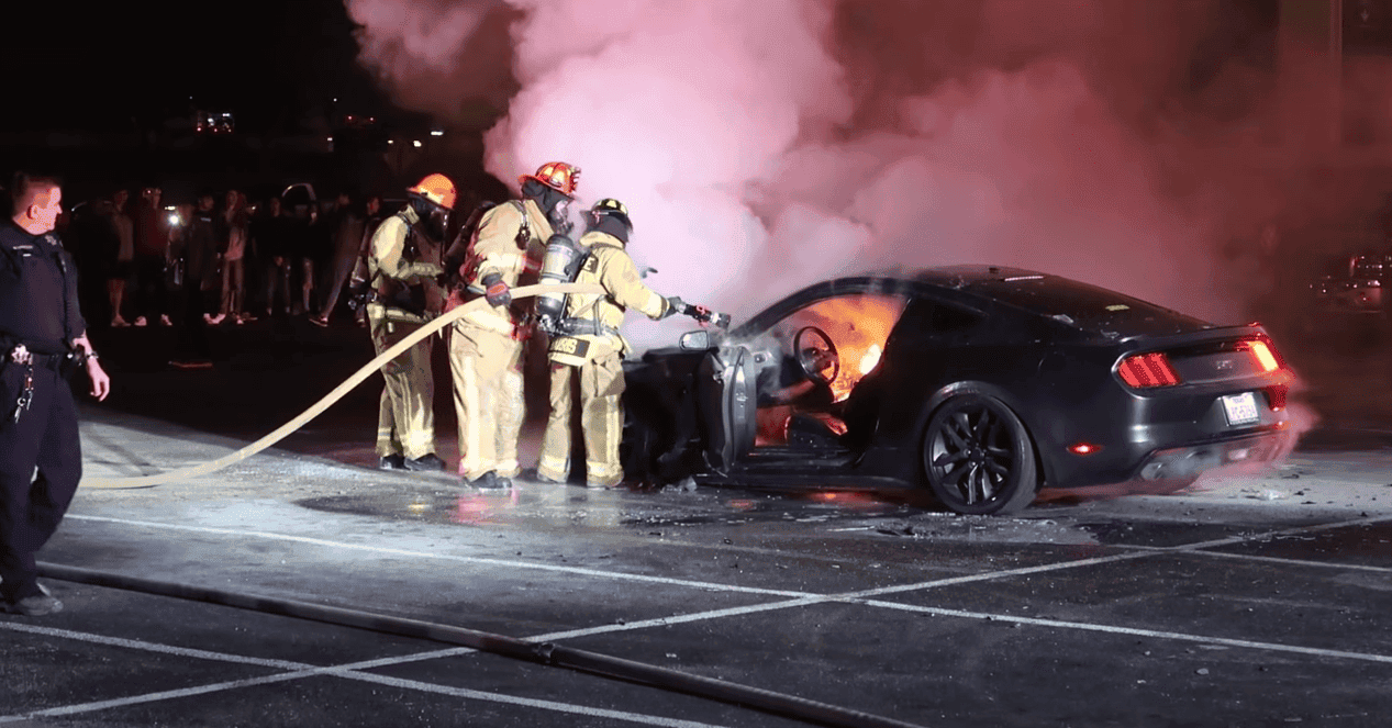 Drift Yapan Mustang GT Alevler İçerisinde Kaldı!