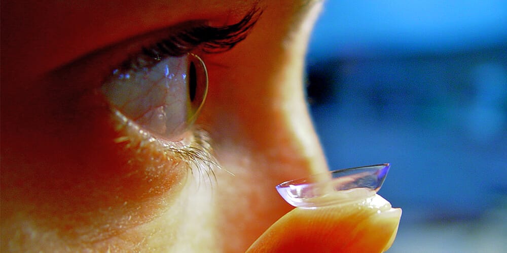 Bilim Adamları ; Göz Kırptığınız da Zoom Yapan Kontakt Lens Ürettik!