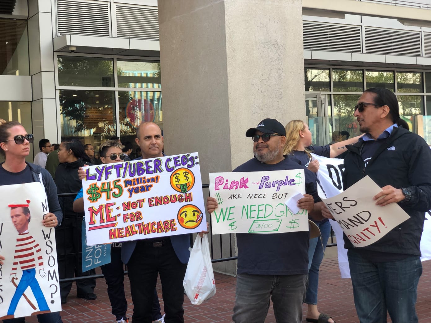 Uber, Seyahat Sırasında Sürücülere Saatte 21 Dolar Asgari Ücret Ödeyecek Bir Politika Öneriyor