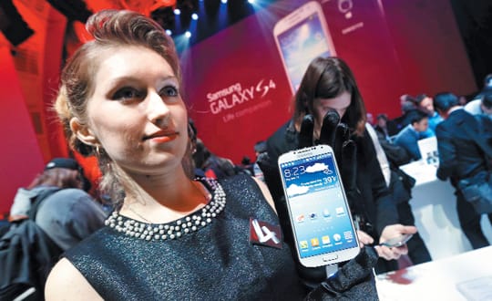 Samsung, Galaxy S4 Kullanıcılarına 10 Dolar Ödeyecek !