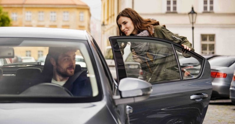 Uber, Yolcuların Kendilerini Daha Güvende Hissetmesi için Ses Kayıtlarını Aktifleştiriyor