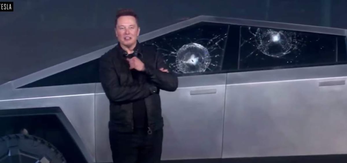 Elon Musk, Cybertruck Camlarının Neden Kırıldığını Açıkladı