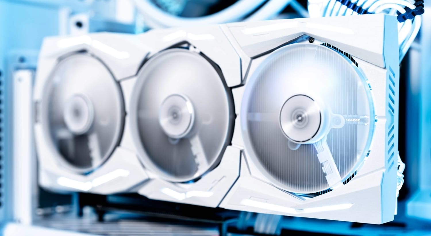 Tüyler diken diken: ASUS ROG Strix RTX 2080 Ti White Edition ekran kartını duyurdu