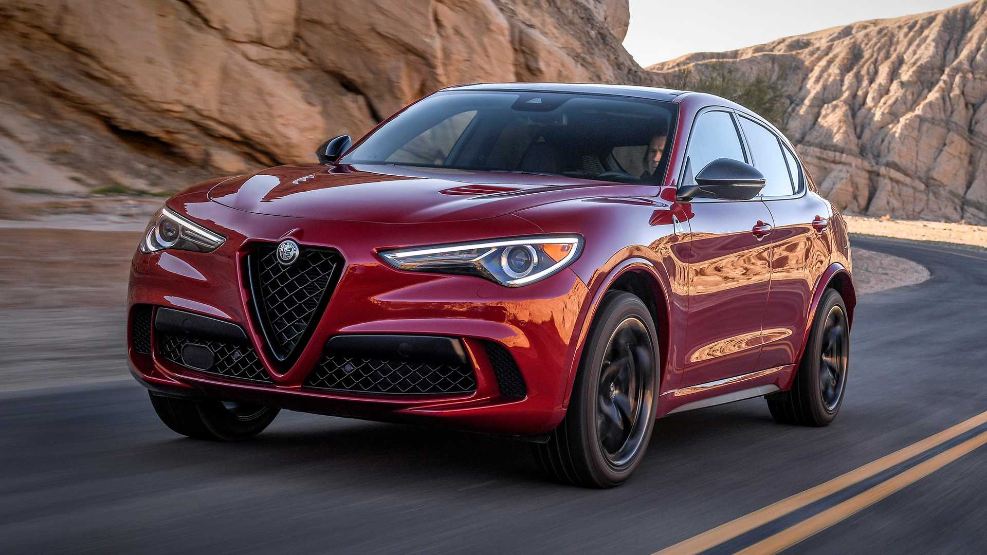 Alfa Romeo'nun 2020 model SUV aracı Stelvio Türkiye'de!