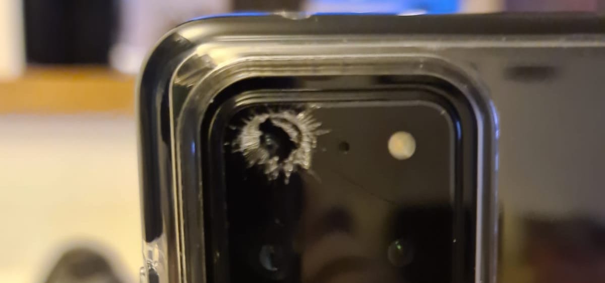 Kullanıcılar Şikayetçi: Galaxy S20 Ultra'nın Arka Kamera Camı Kırılıyor!