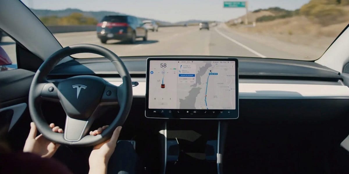 Tesla Autopilot Sistemi Önemli bir Yenilik Aldı