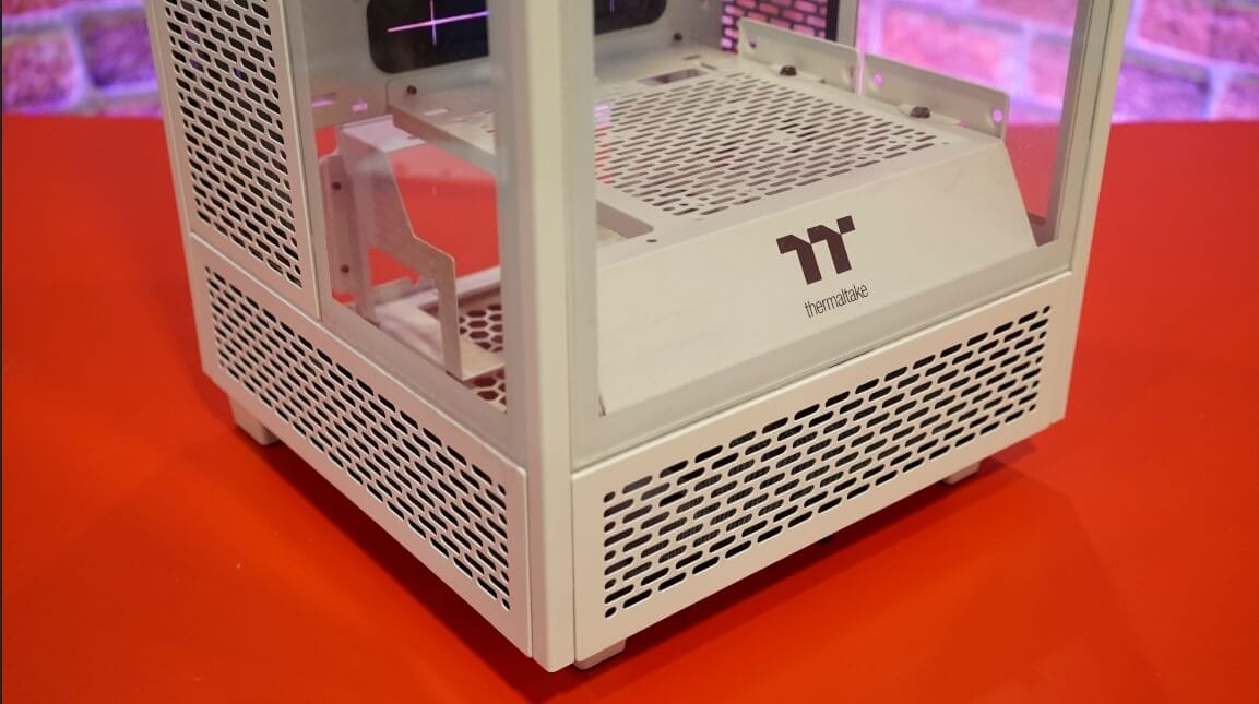 Thermaltake The Tower 100 Mini Chassis