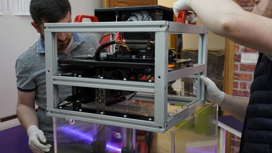 sıvı içerisinde bilgisayar olur mu