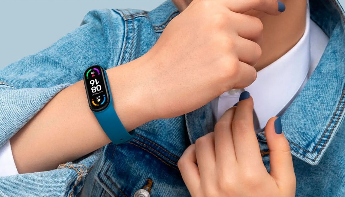 Xiaomi Band 7 Pro Yolda! Farkları Neler Olacak?