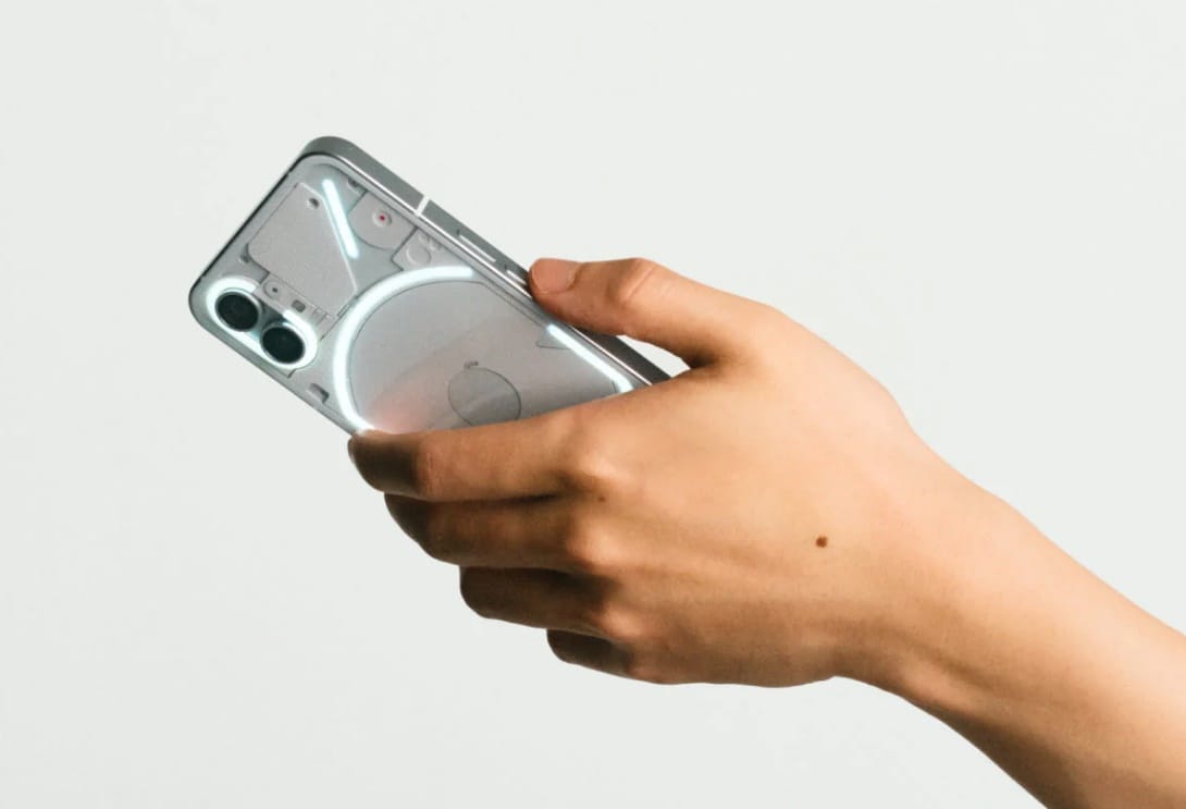 Nothing Phone (1) Tanıtıldı! Özellikleri ve Fiyatı Nasıl?