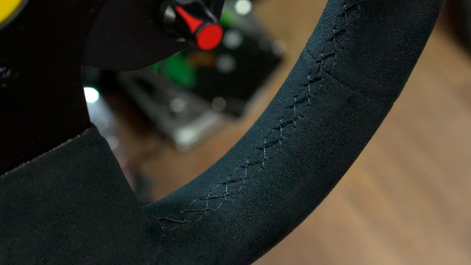 Thrustmaster T300 Ferrari Integral Alcantara Edition