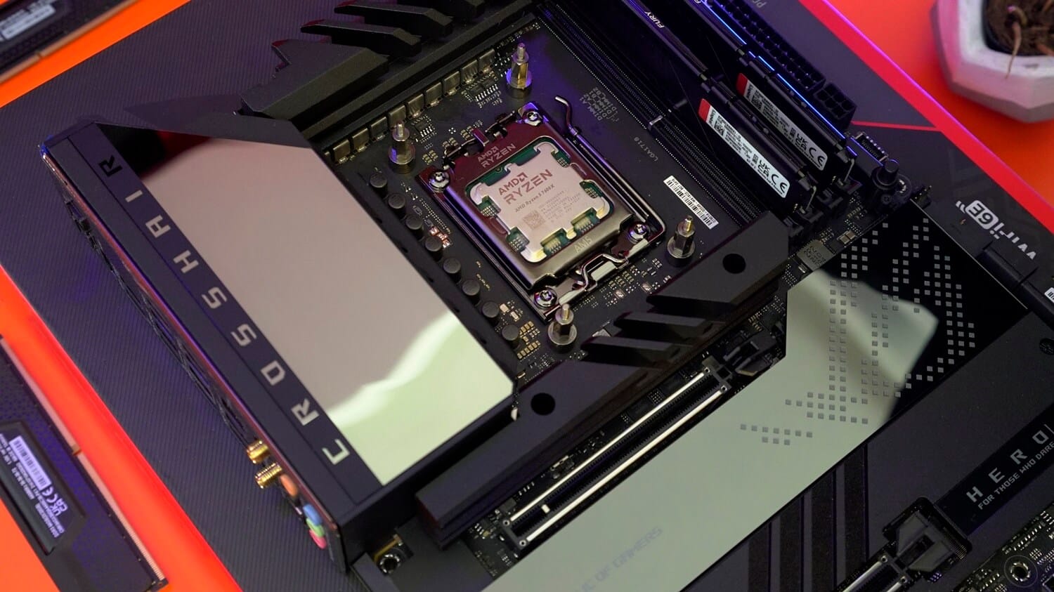 Ryzen 9 7950X ve Ryzen 5 7600X