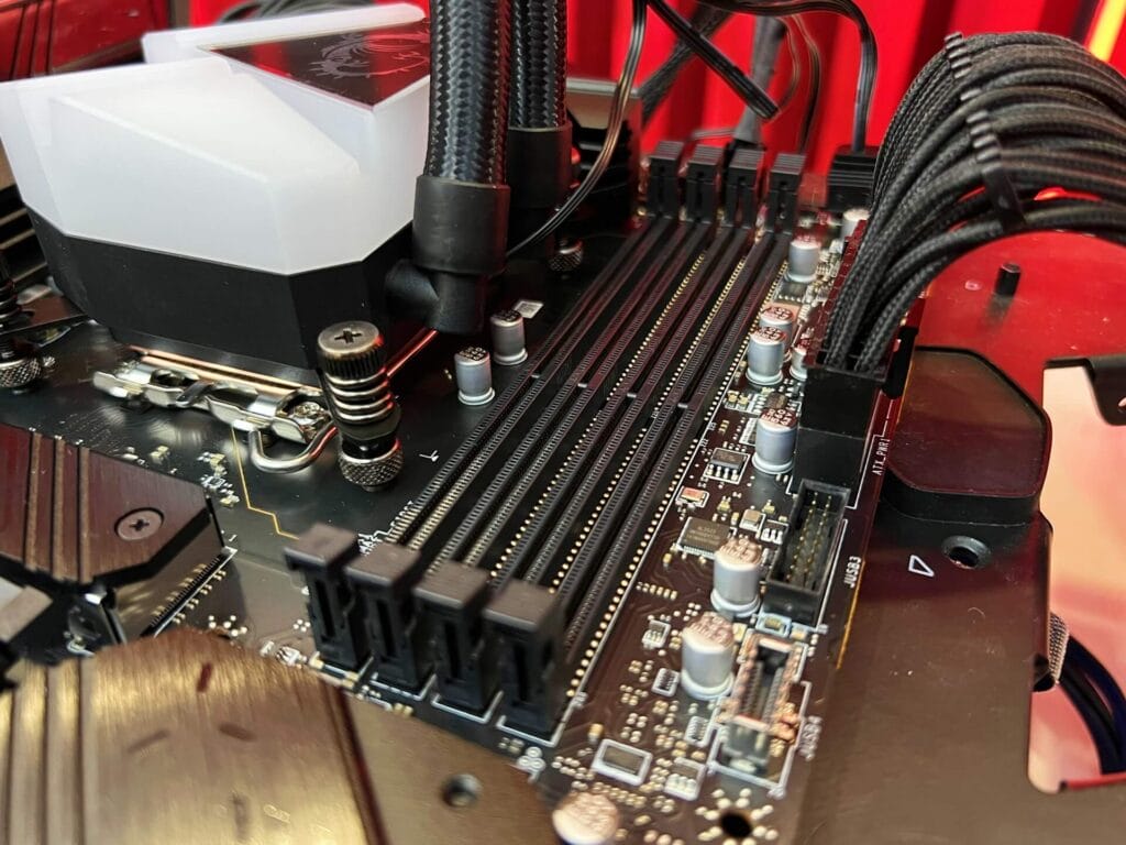 MSI MAG Z790 TOMAHAWK WiFi DDR4