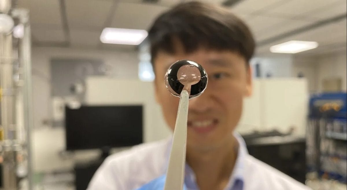  Gözyaşı ile Şarj Olan Akıllı Kontakt Lens Geliştirildi