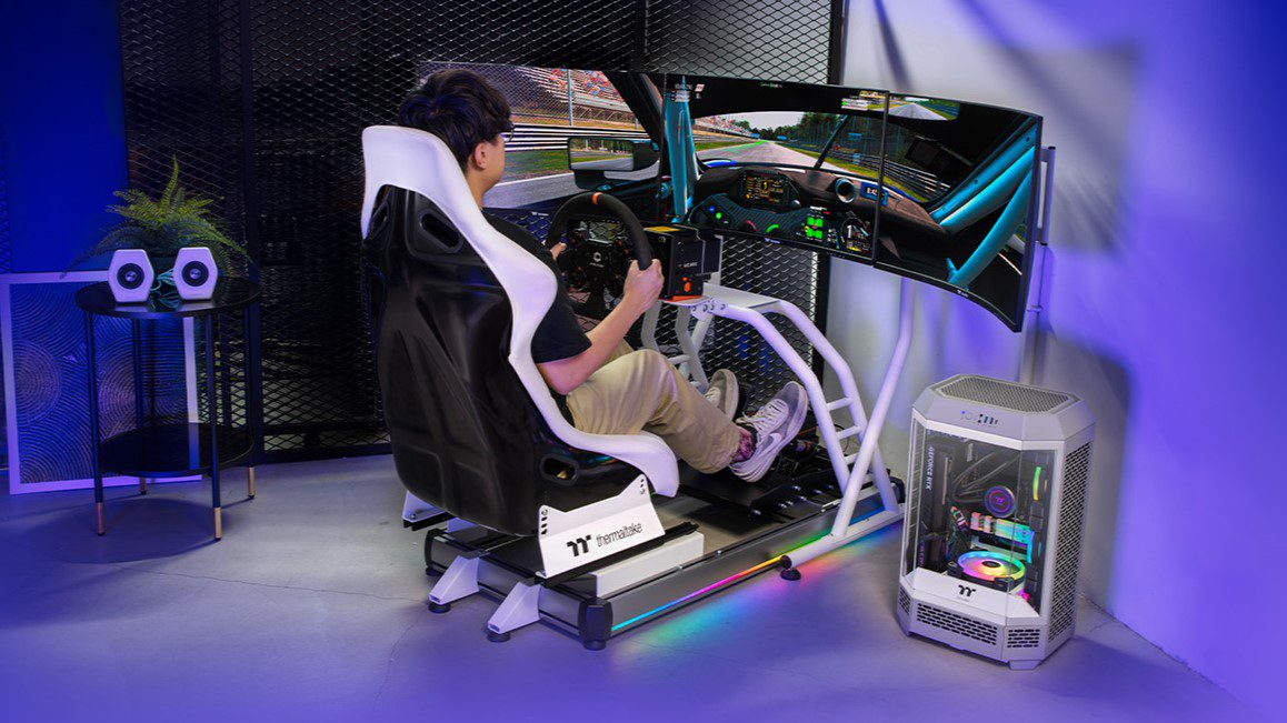 Thermaltake Sürükleyici ve Şık Beyaz Yarış Simülatörü Ekosistemini Tanıttı