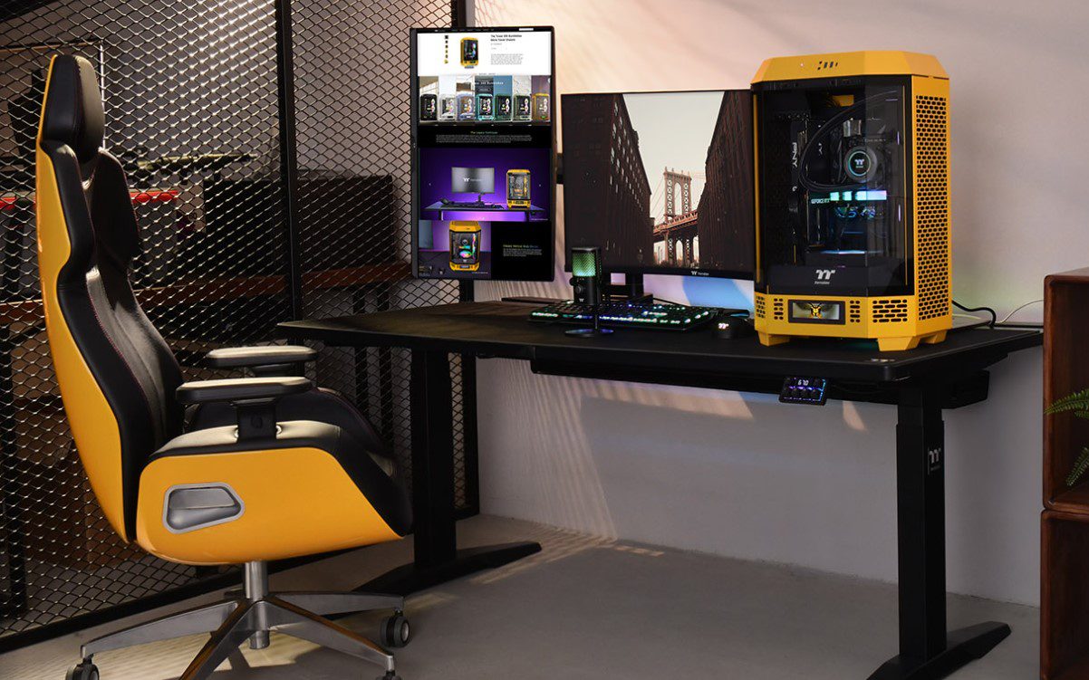 Thermaltake Yepyeni G700 RGB Oyun Masasını Tanıttı