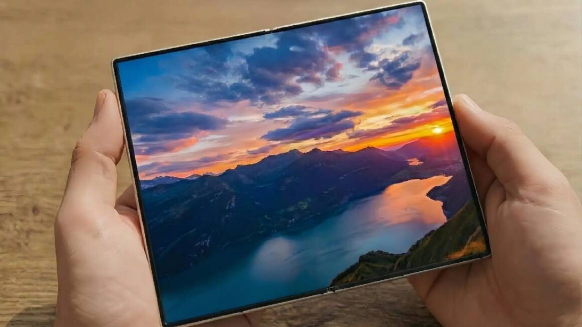 Galaxy Z Wide Fold İlk Kez Gözüktü
