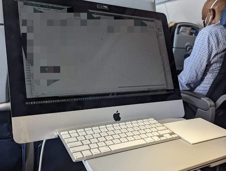 Abi Abartmıyor Musun: Bir Yolcu Uçakta iMac Kullandı! uçakta imac 2 - PC Hocası